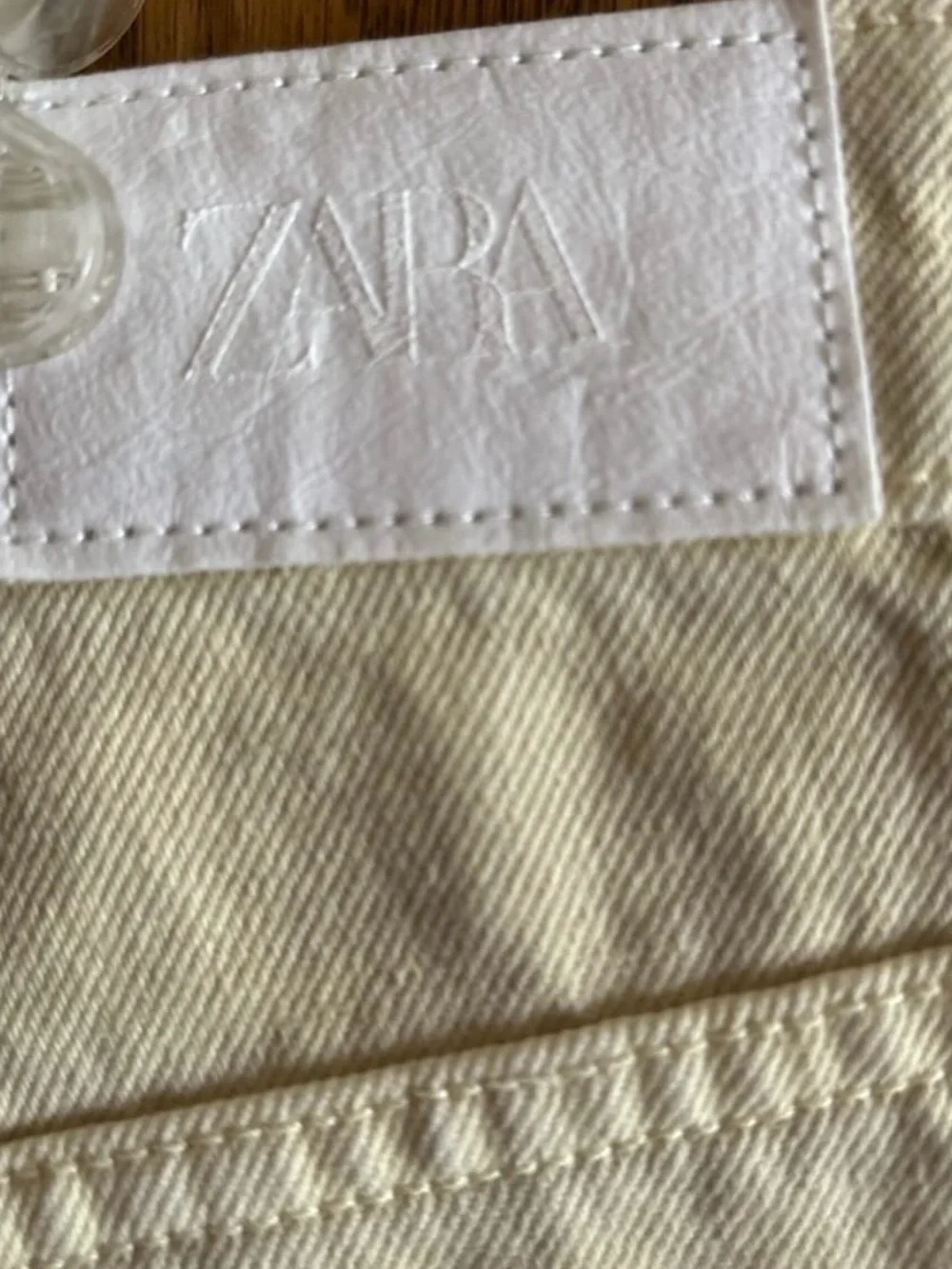ZARA mid rise relaxed Cream Frayed-Hem Denim Short